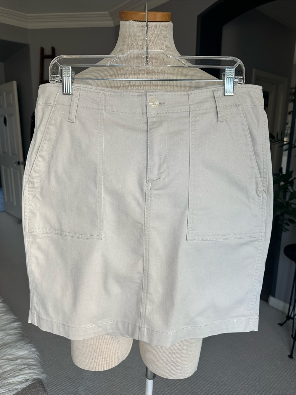 Liverpool Skirt Utility Front Patch Pockets Cream size 12/31